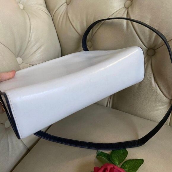 Auth Gucci GG Logo White Shoulder Bag - Picture 7 of 9